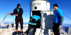 Triglav_Krst edine članice odprave